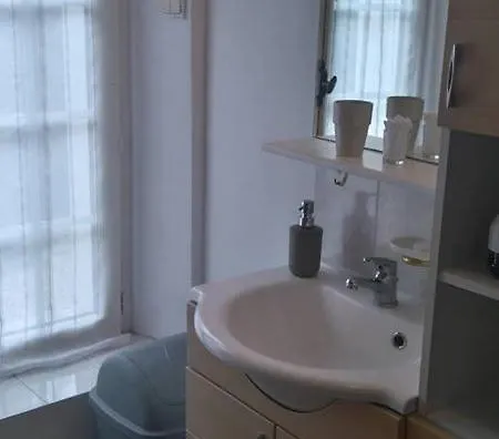 Le Moulin De Gouaix Bed & Breakfast 3*